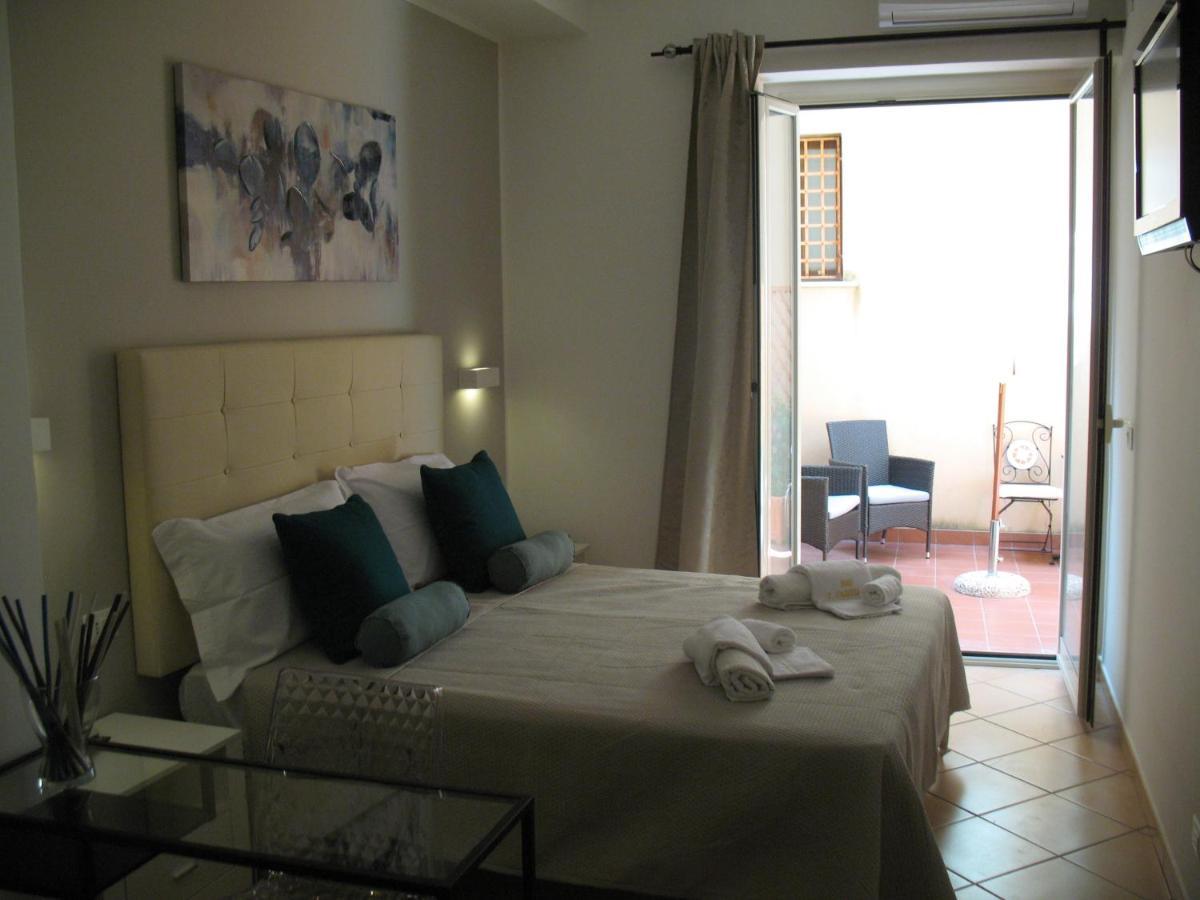 Bed&Bed Tommaso Fazzello Only Rooms Taormina Exterior foto